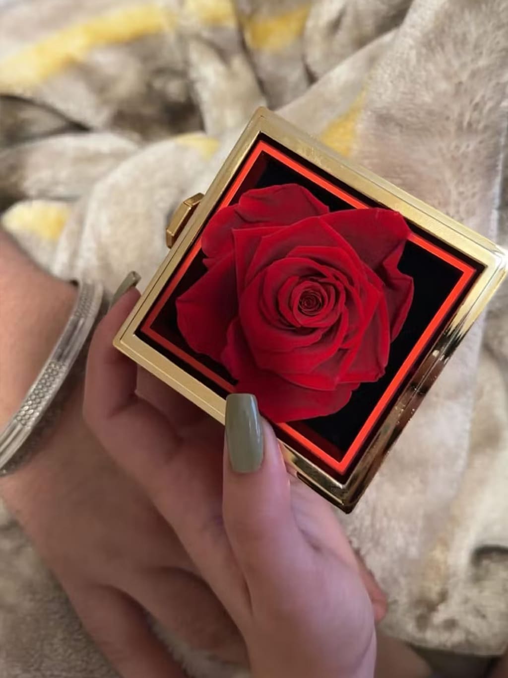 Avis Coffret Rose Éternelle avec Collier Personnalisé