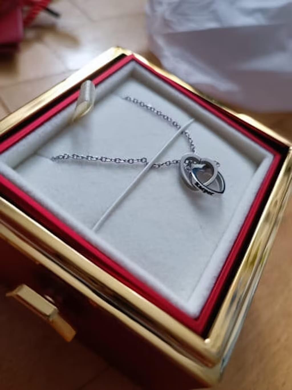 Avis Coffret Rose Éternelle avec Collier Personnalisé