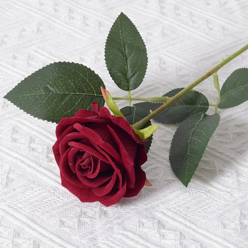 Roses Artificielles en Velours Rouge Foncé