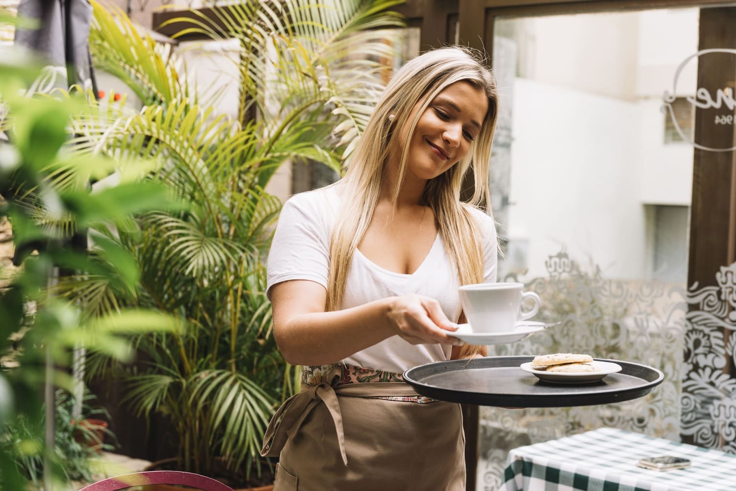 Comment les Plantes Artificielles améliorent l'ambiance des restaurants et des cafés ?