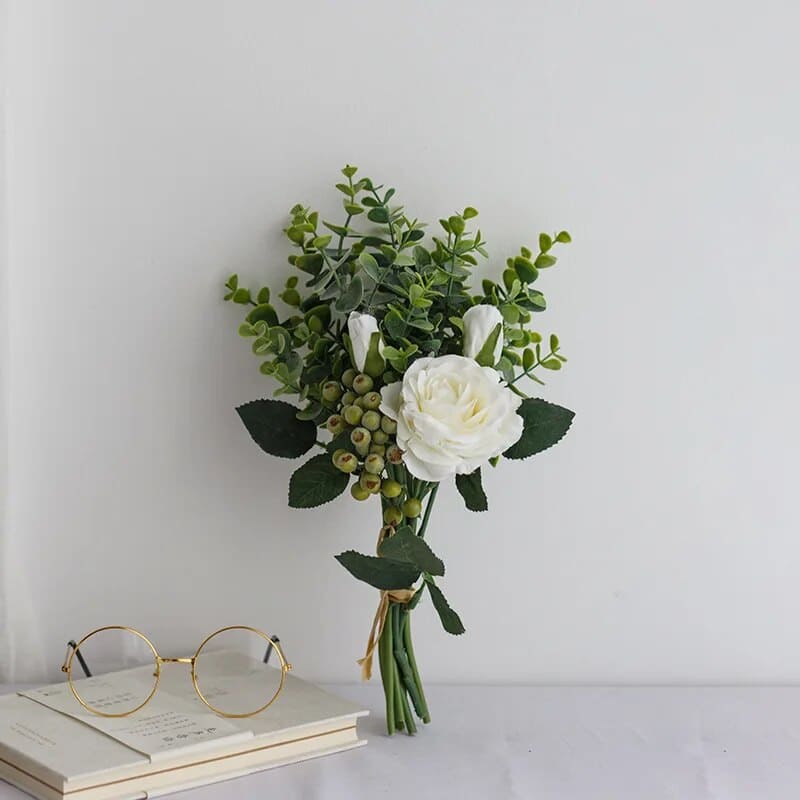 Bouquet de Roses et d'Eucalyptus Blanc