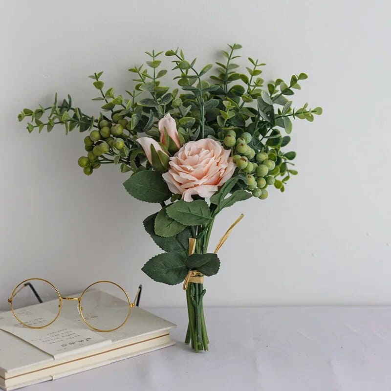 Bouquet de Roses et d'Eucalyptus Pêche