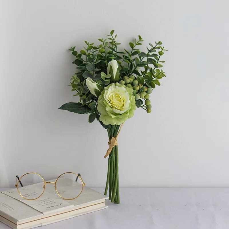 Bouquet de Roses et d'Eucalyptus Vert